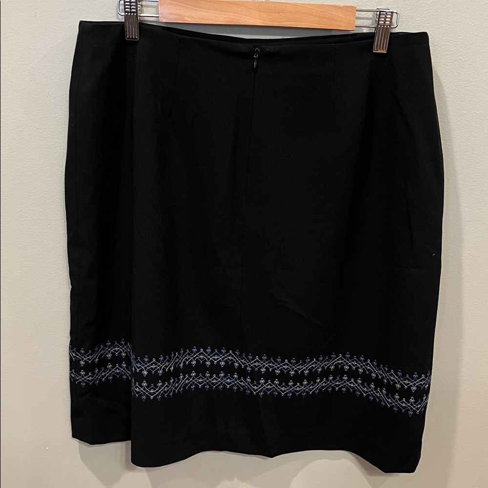 Ann Taylor Black Skirt with Blue Embroidery Size 12 - Picture 3 of 5
